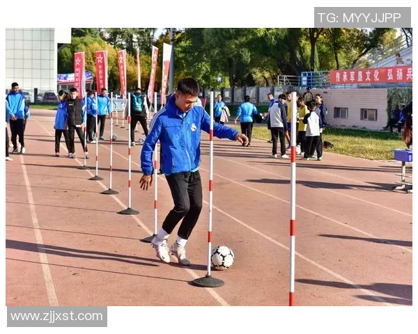 足球明星花式运球技巧揭秘让你领略球场上的艺术之美